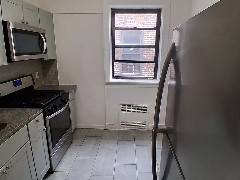 9413 5th Ave #4R — Photo 2