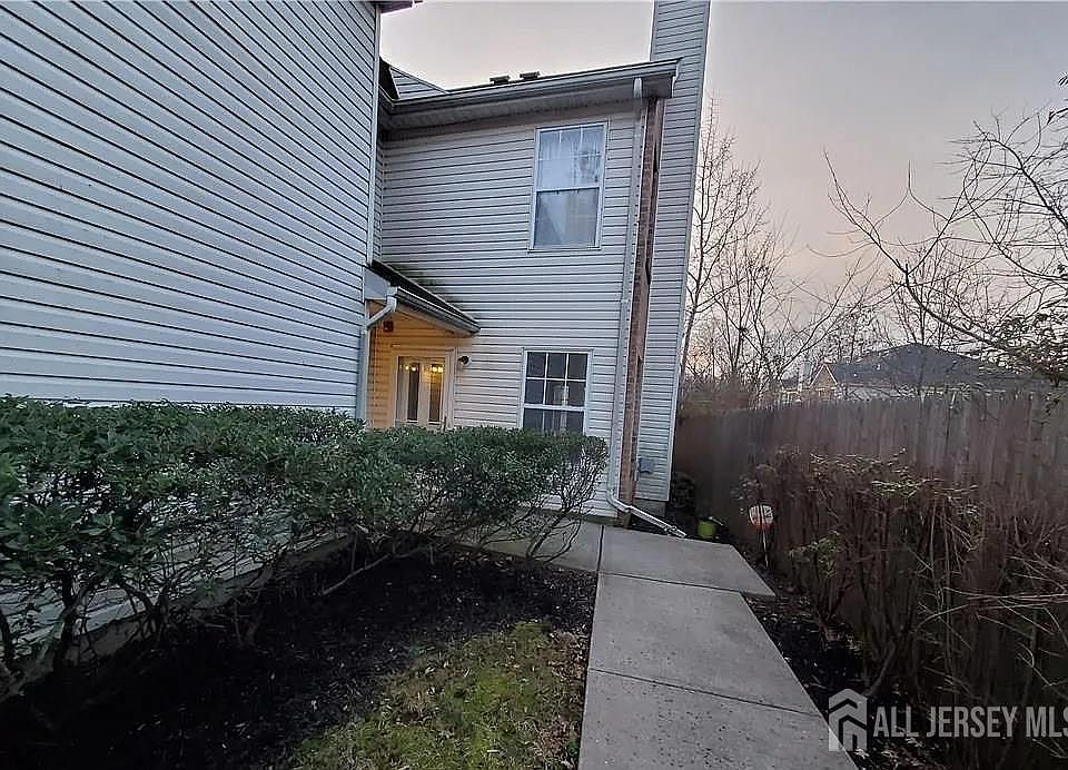 2nd image of 211 Vasser Dr