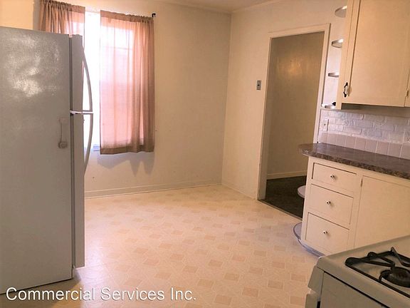 4th image of 900 N Park St #904