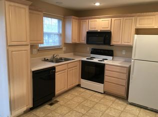 401 Lexington Rd #B, Pleasant Hill, MO 64080