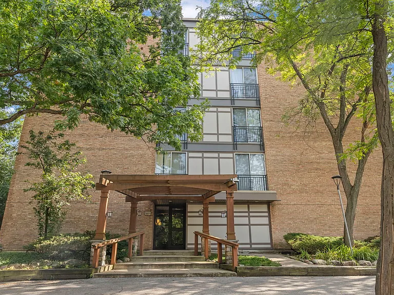 5820 Oakwood Dr #5F — Photo 1