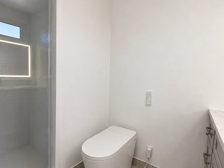 1178 N Kenmore Ave #4 — Photo 9
