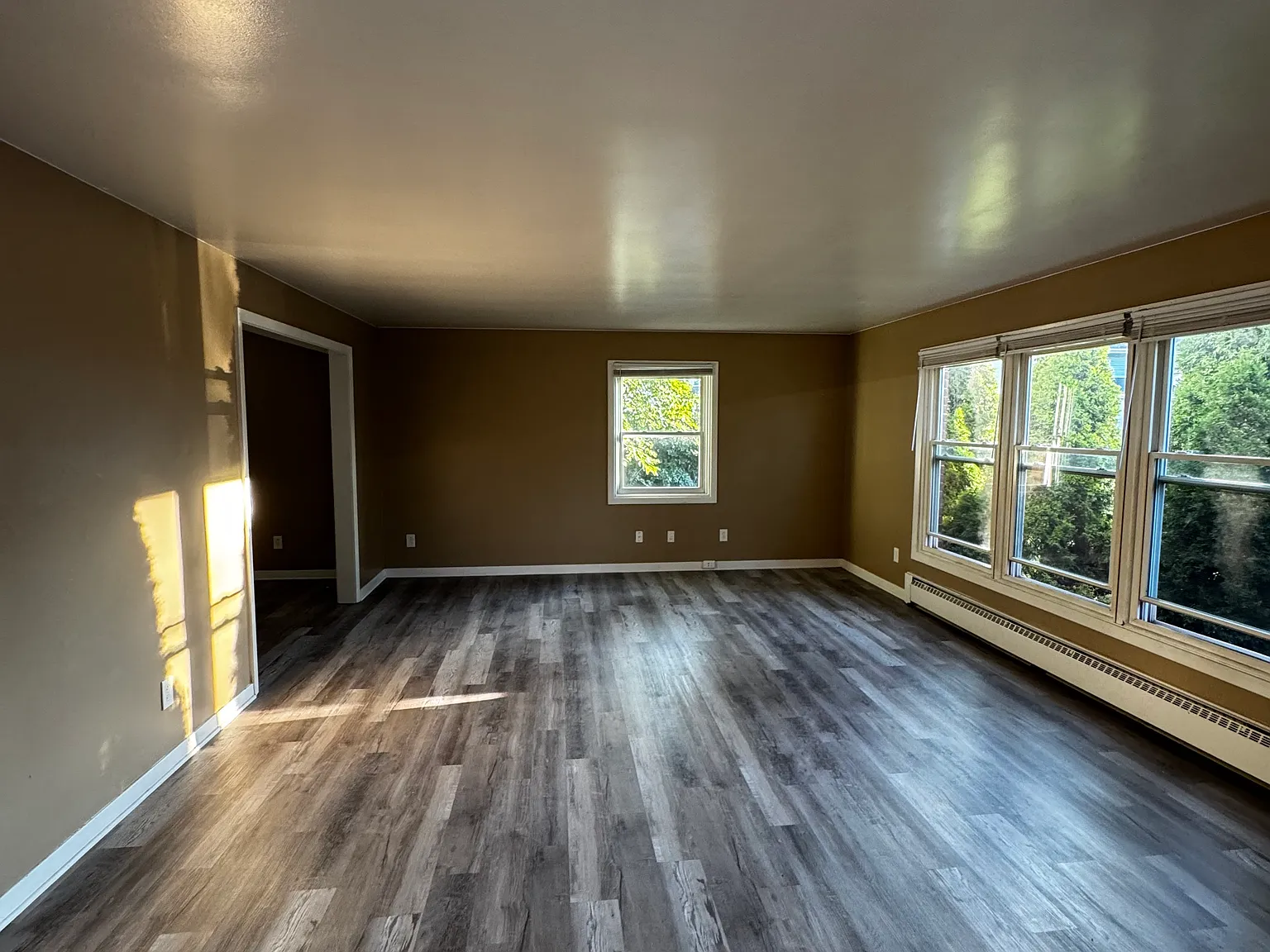 3 bed, 1.5 bath, 1750 sqft, $1,400 — Photo 2