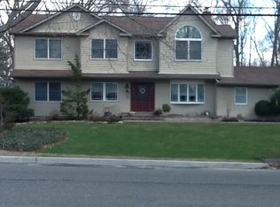 89 Hillside Ave, Saint James, NY 11780