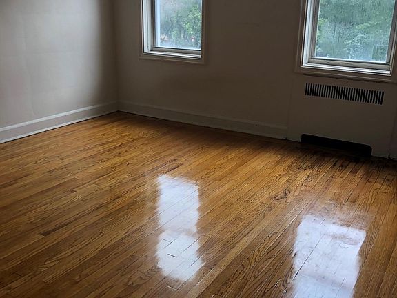 3rd image of 126 Larchmont Acres APT B