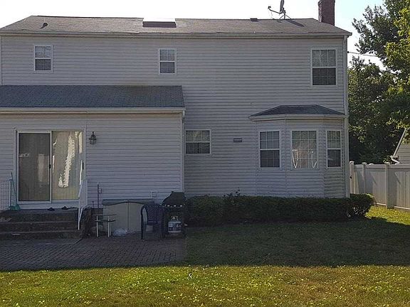 3rd image of 217 Red Maple Dr E