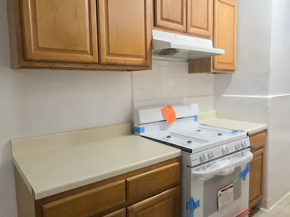 735 Walton Avenue image 2 of 10