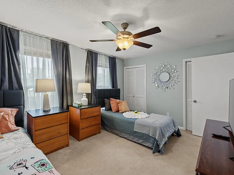2407 E Main St — Photo 22