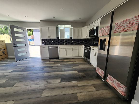 4th image of 3330 Portola Ave