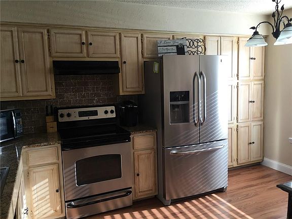 4th image of 502 Carroll Dr