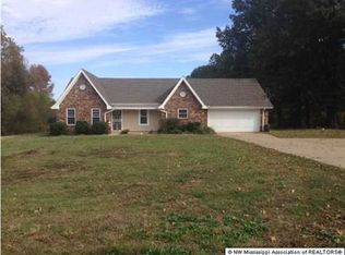 2830 Veazey Rd, Senatobia, MS 38668