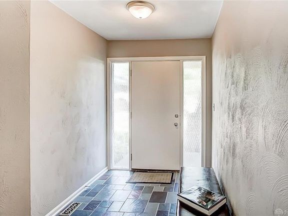 3rd image of 2436 S Old Oaks Dr