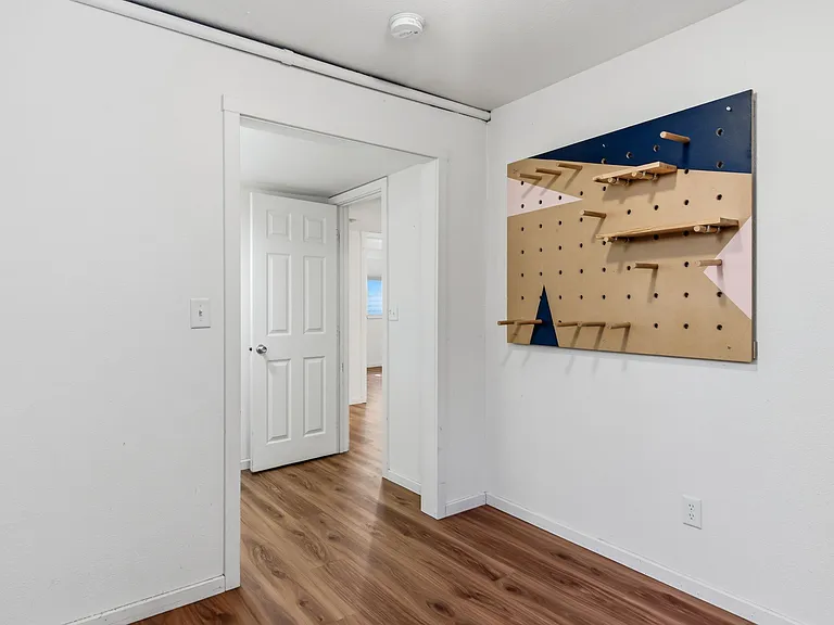 2034 S Broxon St — Photo 36