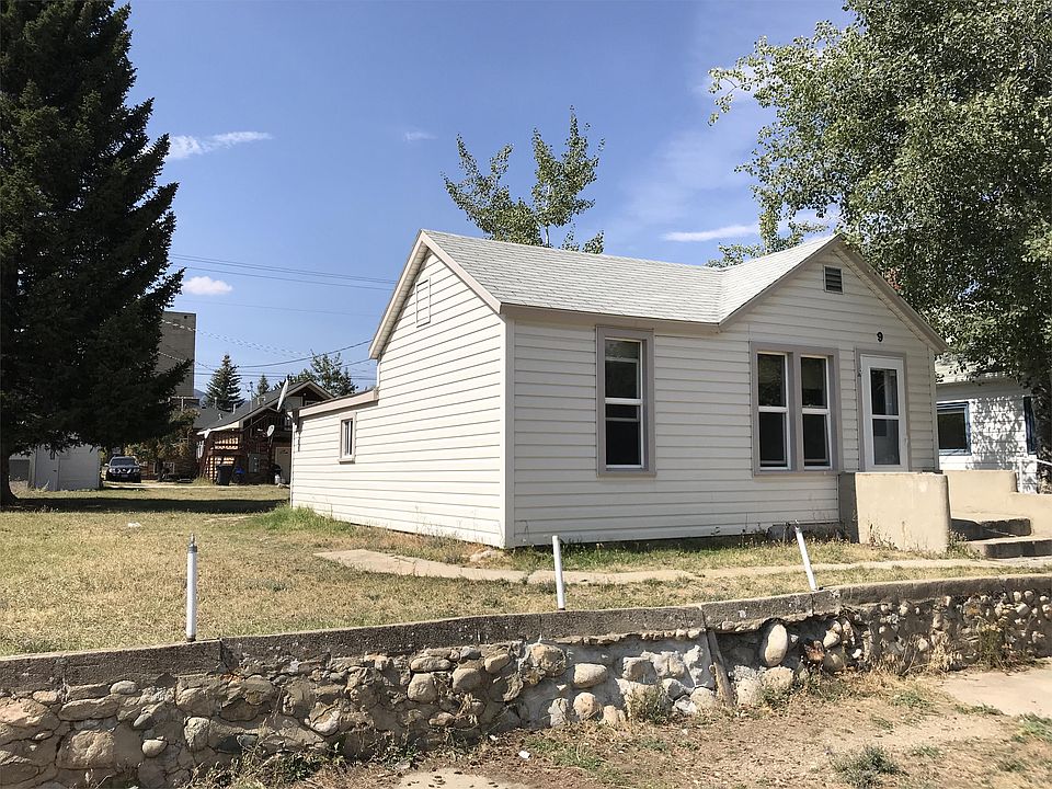 2nd image of 406 3rd St SE