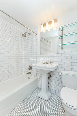 Rented by Mirador Real Estate | media 12