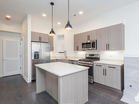 3rd image of 807 W Bradley Pl APT 1-A