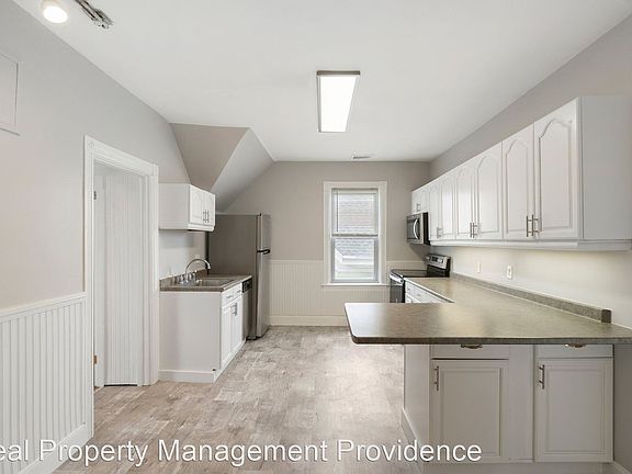 5th image of 132 Trenton St Floor 3