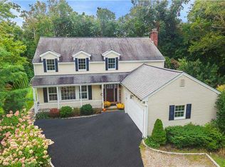 13 Gwendale Ln, Greenlawn, NY 11740