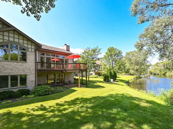 16600 Lake CIRCLE #A, Brookfield, WI 53005