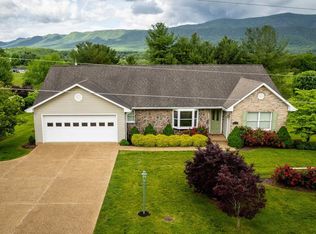 200 Edge Wood Dr, Shenandoah, VA 22849