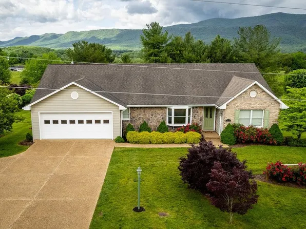 200 Edge Wood Dr, Shenandoah, VA 22849