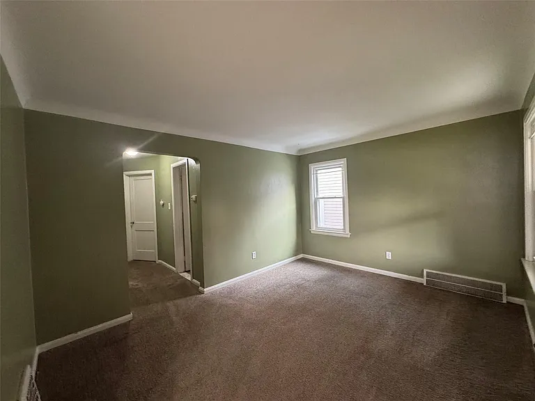 15801 Centralia — Photo 3