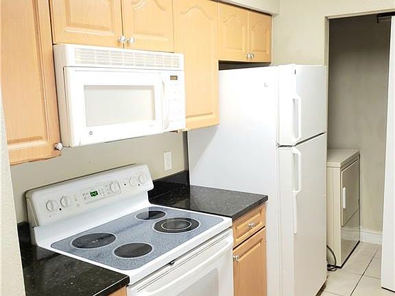 3rd image of 2885 Winkler Ave APT 601