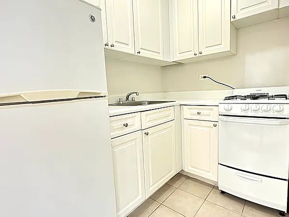 4th image of 250 E 39th St APT 11H