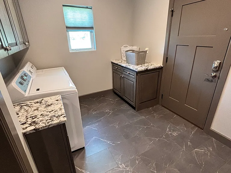 135 N Locust St — Photo 16