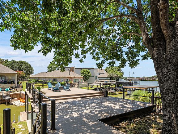 3rd image of 111 Hickory Creek Cir