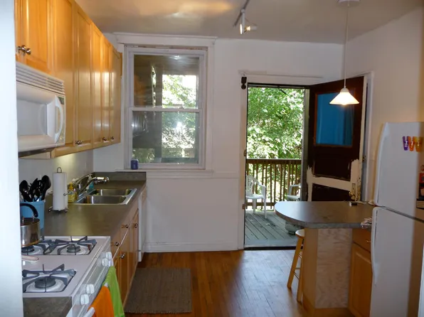914 W Belle Plaine Ave, Chicago, IL 60613