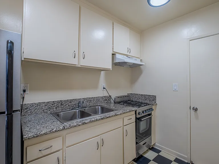 220 S Commonwealth Ave #103 — Photo 14