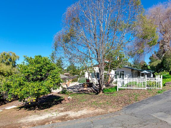 2nd image of 850 Luna Vista Dr