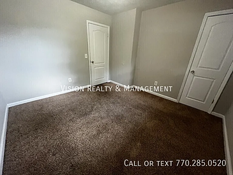 260 Castlegate Cir — Photo 11