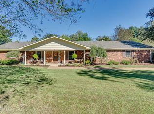 105 Center St, Flora, MS 39071