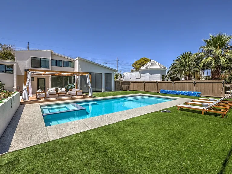 3474 Spencer St — Photo 32