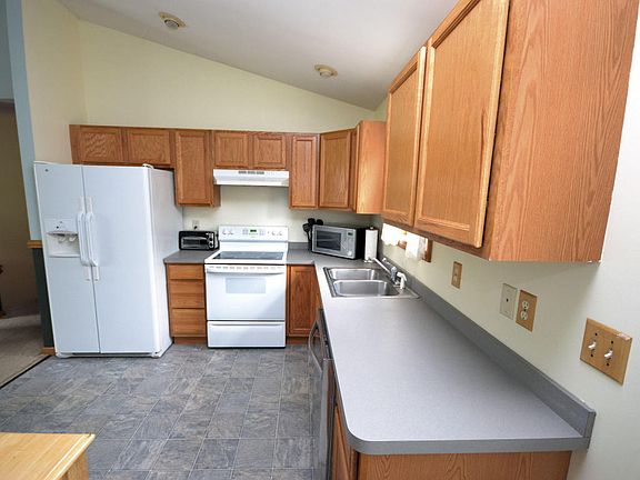 3rd image of 3 Phillips Ave