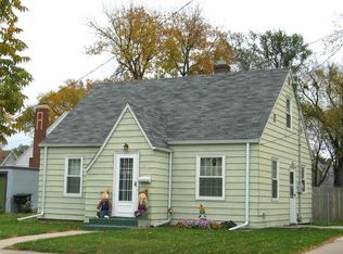 1412 N 2nd St, Grand Forks, ND 58203