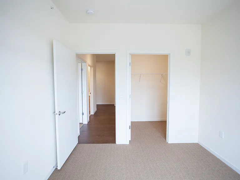 Broadway Flats — Photo 19