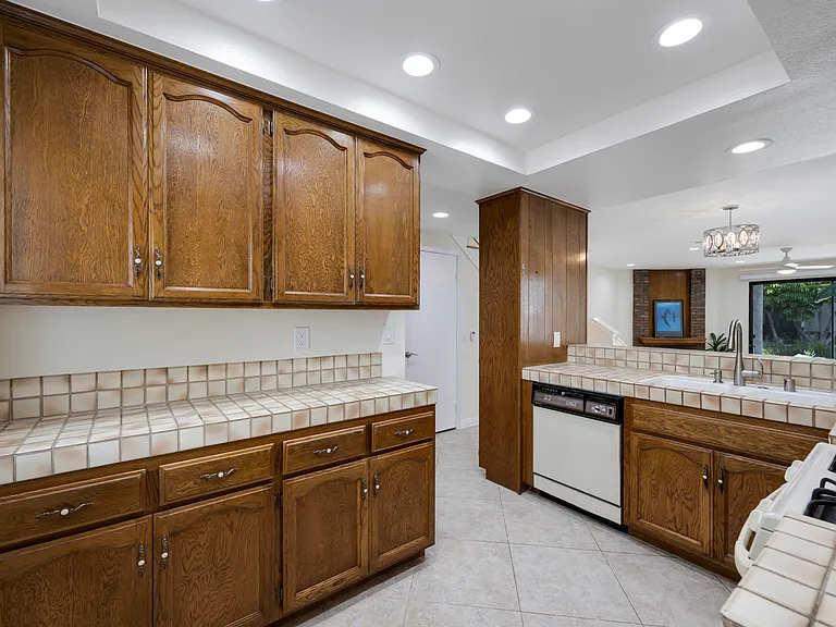 319 Molokai Dr — Photo 15