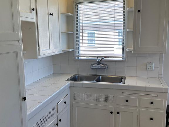 2nd image of 2381 Belmont Ave #2381