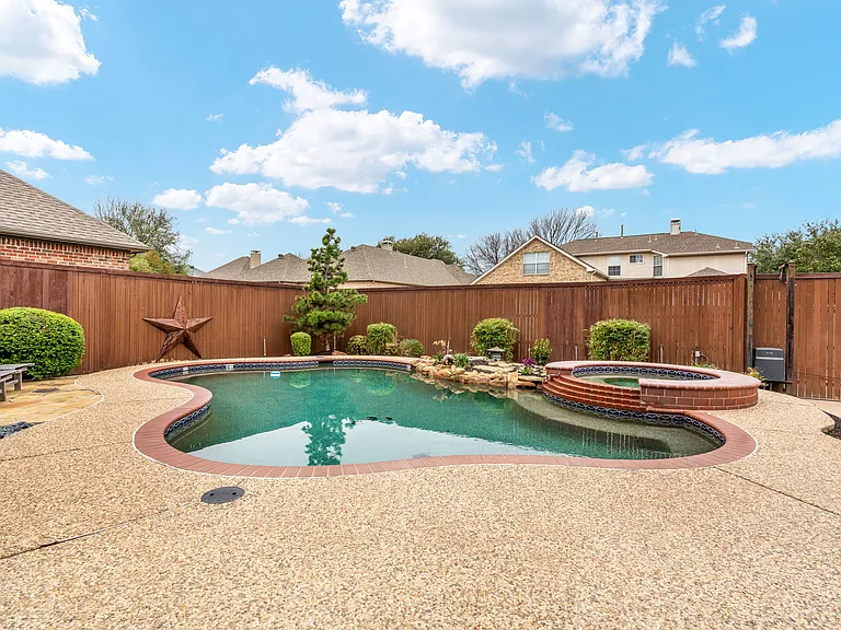 433 Martel Ln — Photo 39