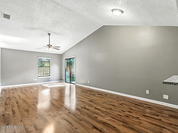 4th image of 5547 COMMUNITY OAKS Court