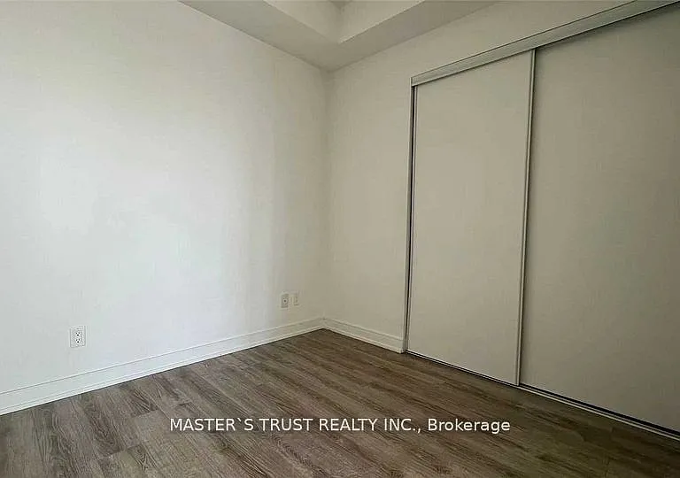 28 Wellesley St E #2703 — Photo 6