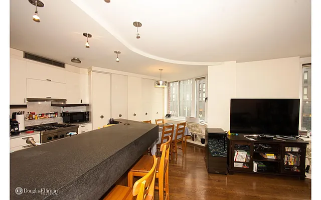 Rented by Douglas Elliman | media 21