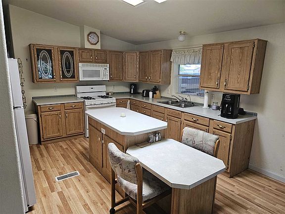 2nd image of 5209 E 33rd Pl