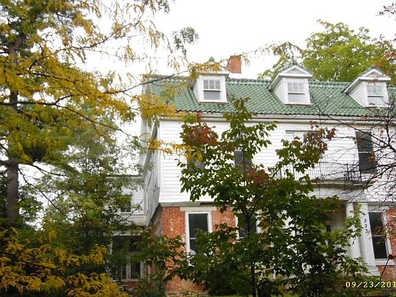 2nd image of 223 N Walnut Ave