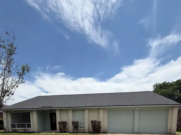 17514 Heritage Cove Dr, Webster, TX 77598