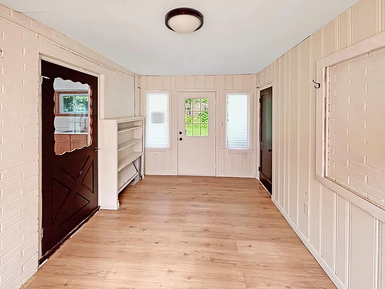 2429 Sarah Dr — Photo 9