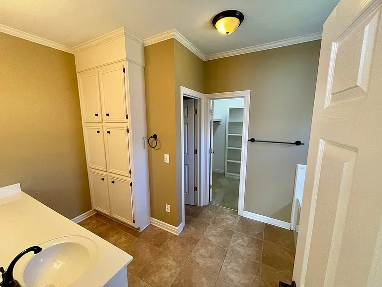 1013 N Azalea Dr — Photo 6